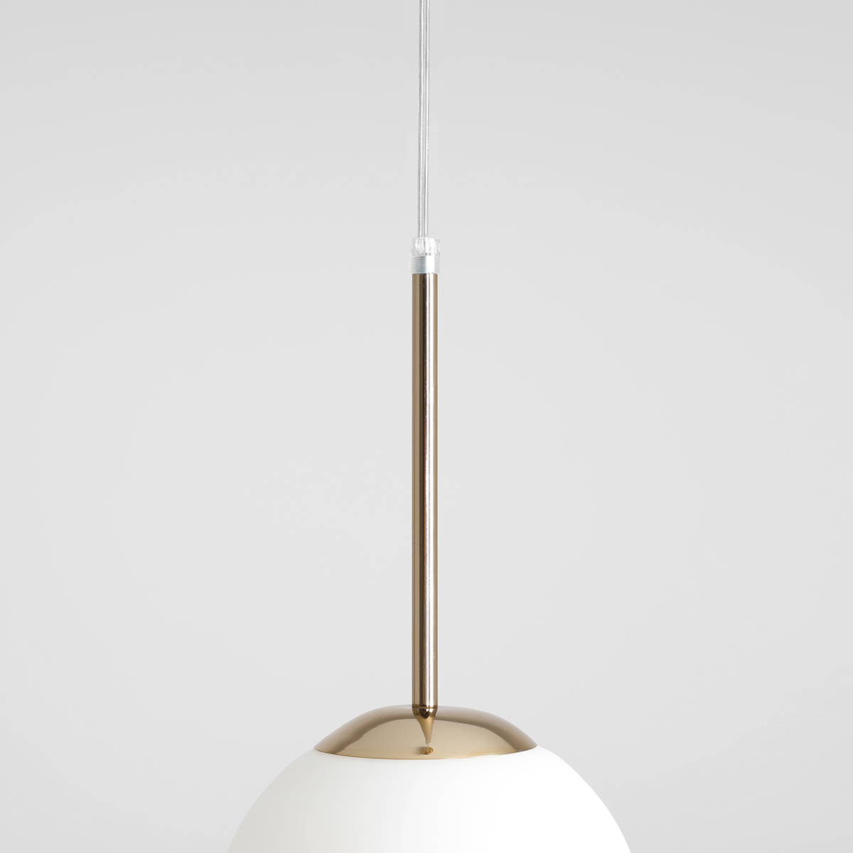 Bosso Ø20 Goud hanglamp Van Artera - De lamp verspreidt een zacht en aangenaam licht en is daarom ideaal voor boven de eettafel, in de hal of woonkamer.