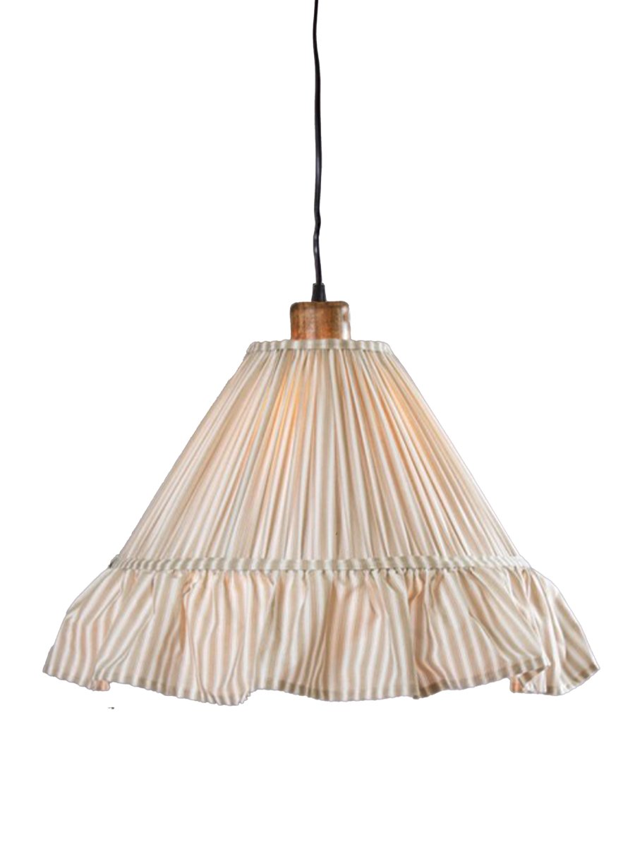 Estrid Ø40 Beige hanglamp Van PR Home - De lampenkap is bekleed met gestreept textiel en heeft een licht kegelvormige kap die aan de onderkant eindigt in een royale ruche.