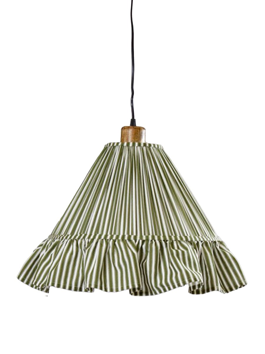 Estrid Ø40 Groente hanglamp Van PR Home - De lampenkap is bekleed met gestreept textiel en heeft een licht kegelvormige kap die aan de onderkant eindigt in een royale ruche.