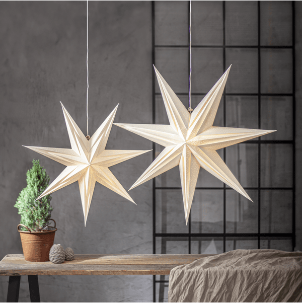 Holly Ø75 Wit Van Star Trading - De ster zorgt voor een kerstsfeer in huis en heeft een mooi kralenpatroon dat een aangename gloed geeft.