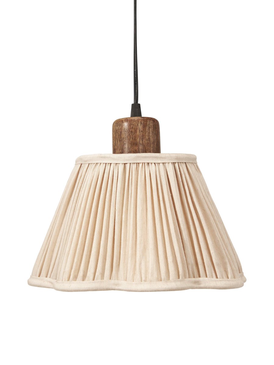 Siv Ø30 Gebroken wit hanglamp Van PR Home - De lampenkap heeft een ringvormige bevestiging aan de bovenkant en wordt geleverd met een plafondophanging met een lamphouder van mangohout.