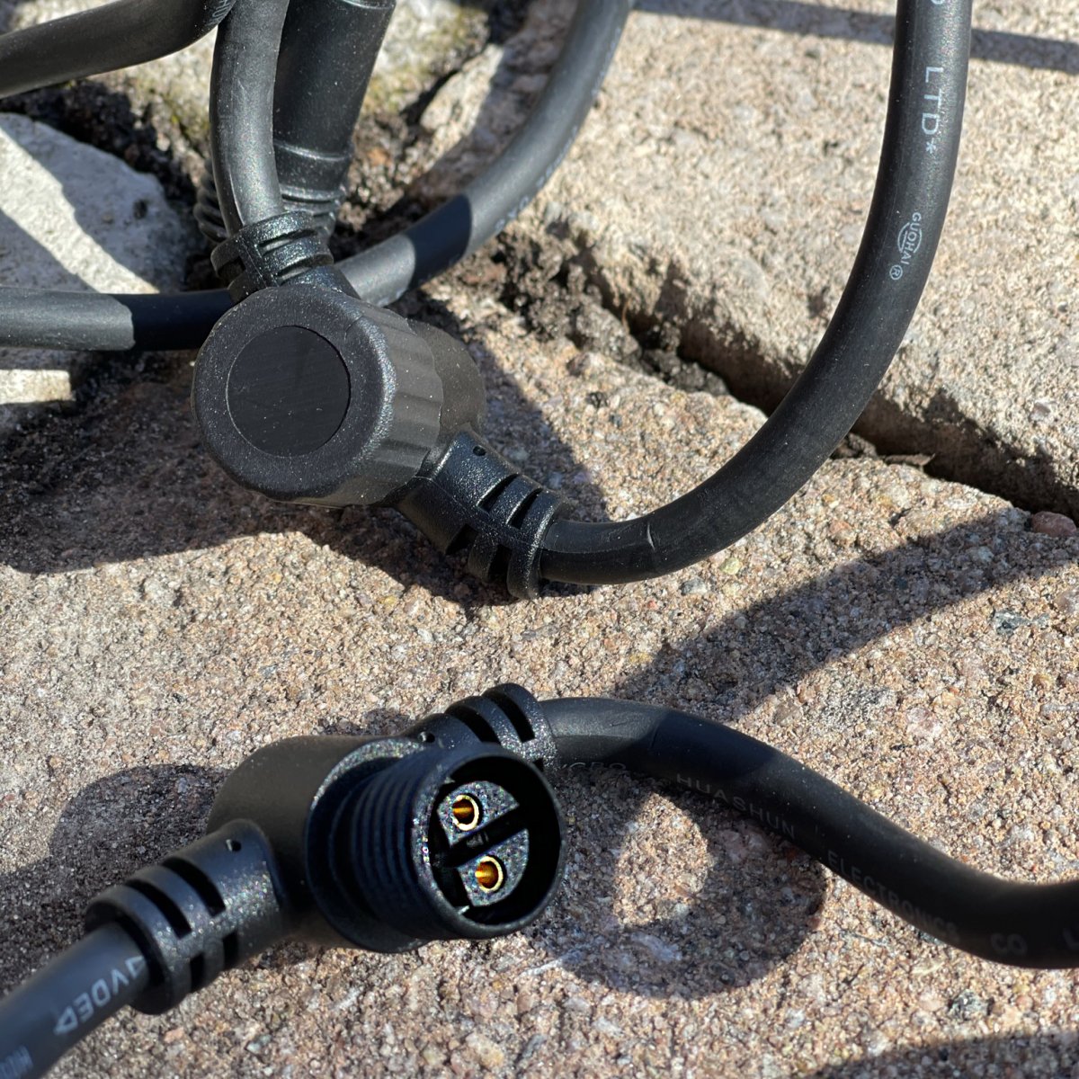 Verdeelkabel 5m Zwart Van Lightson - Als u een houten terras of schutting gaat bouwen met meerdere lampen achter elkaar, is dit type kabel aan te raden.