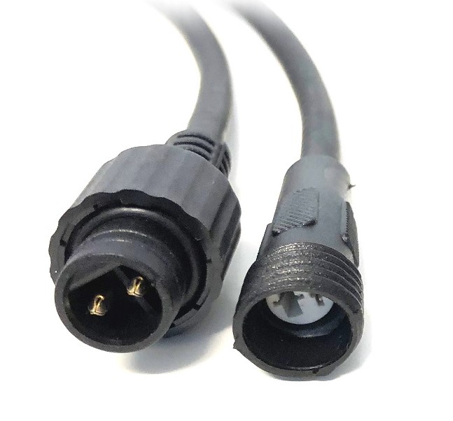Overgang Oud Naar Nieuw, Nieuwe Mannelijke Stekker Zwart Van Lightson - 15 cm) met een nieuwe mannelijke en een oude vrouwelijke aansluiting als u bijvoorbeeld een nieuwe transformator op oude kabels wilt aansluiten of als u oudere lampen op vrije connectoren in nieuwe kabels wilt aansluiten.