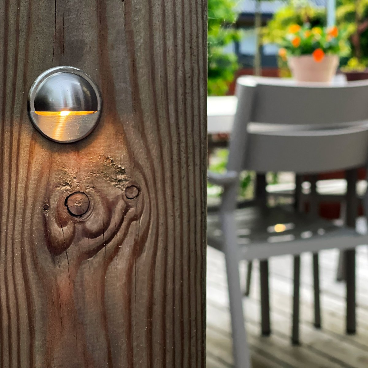 Aries 4 Zilver Van Lightson - De lamp wordt vaak verticaal gemonteerd, maar kan ook met voordeel horizontaal worden gemonteerd, als het licht bijvoorbeeld op een plank of een pot is gericht.