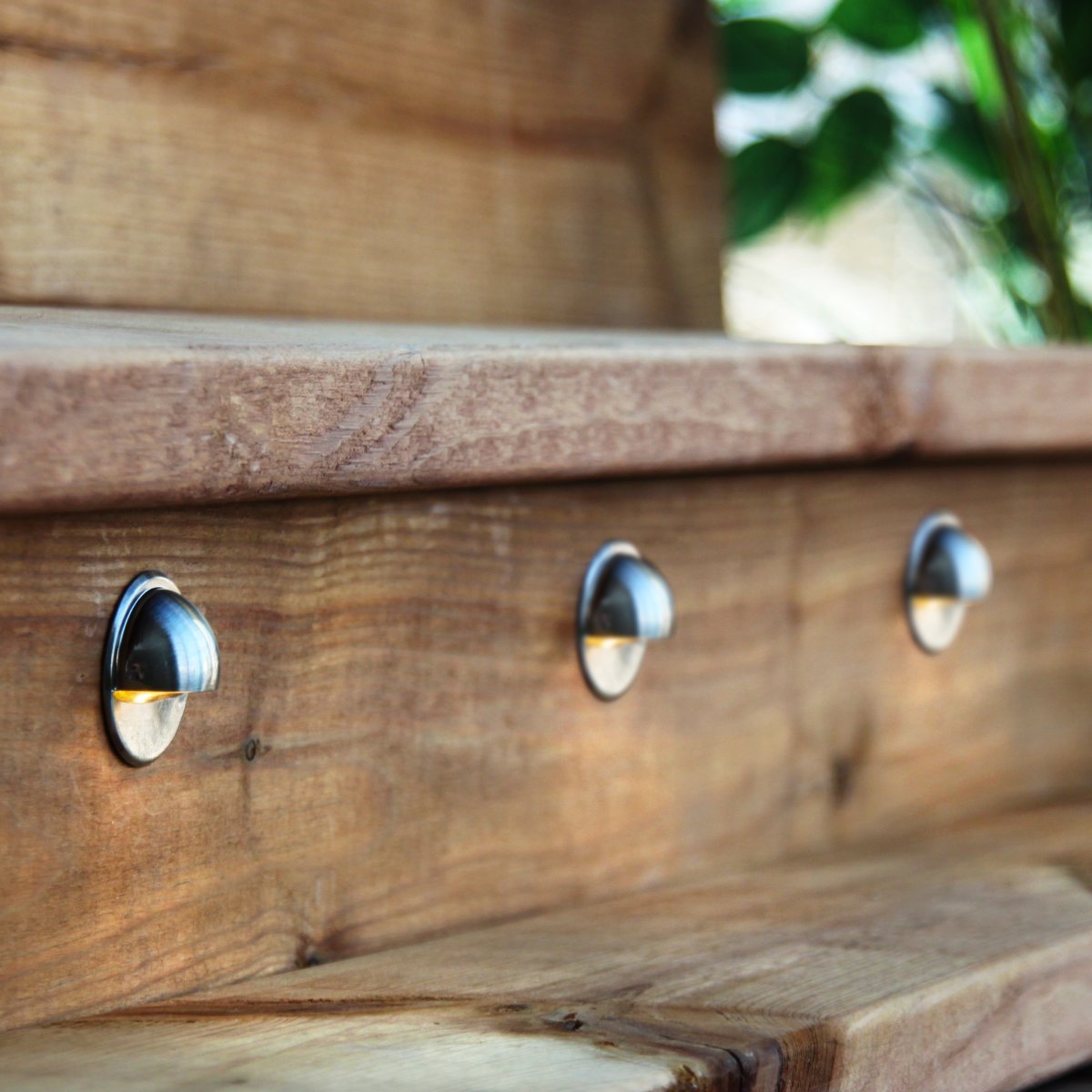 Aries 4 Zilver Van Lightson - De lamp wordt vaak verticaal gemonteerd, maar kan ook met voordeel horizontaal worden gemonteerd, als het licht bijvoorbeeld op een plank of een pot is gericht.