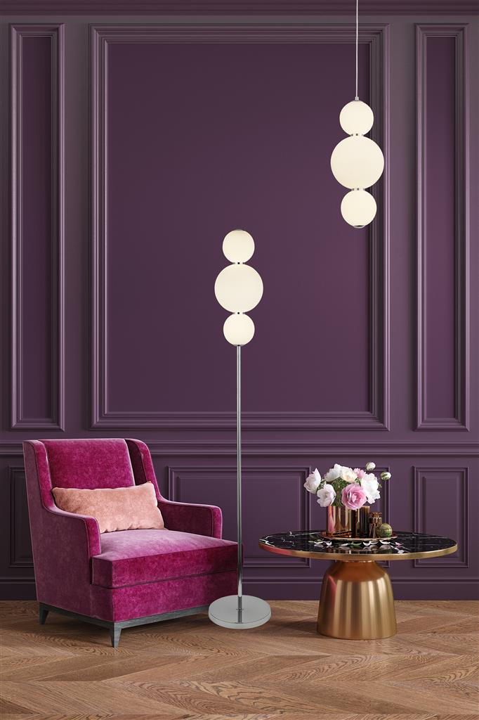 Snowball Ø18 Chroom hanglamp Van Searchlight - Snowball is een hanglamp die echt opvalt - Met zijn ronde opaal glazen kappen en een vleugje chroom heeft hij een zachte, bijna tastbare uitstraling die veel andere lampen missen.