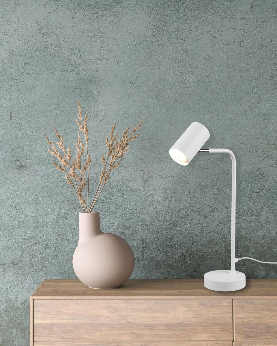Marley 45cm Wit bureaulamp Van Trio Lighting - De lampenkop is verstelbaar en kan zowel omhoog als omlaag worden gericht.