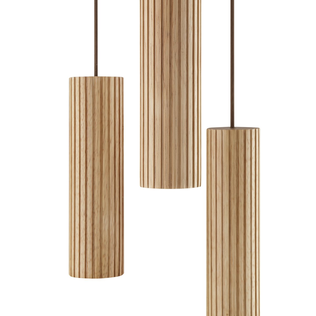 Lakewood Ø28 Hout hanglamp Van Brilliant - De pendels hangen aan een ronde plafondkap van bijpassend bruin metaal en de hoogte kan tijdens de installatie worden aangepast aan de ruimte en de gewenste sfeer.