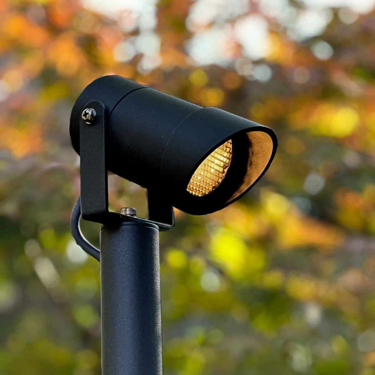 Verblindingsbescherming Luna/Arcus/Nova Zwart Van Lightson - De anti-verblindingskap met een binnendiameter van 60 mm wordt op de armatuur geschroefd en vervolgens vastgezet met een kleine schroef.