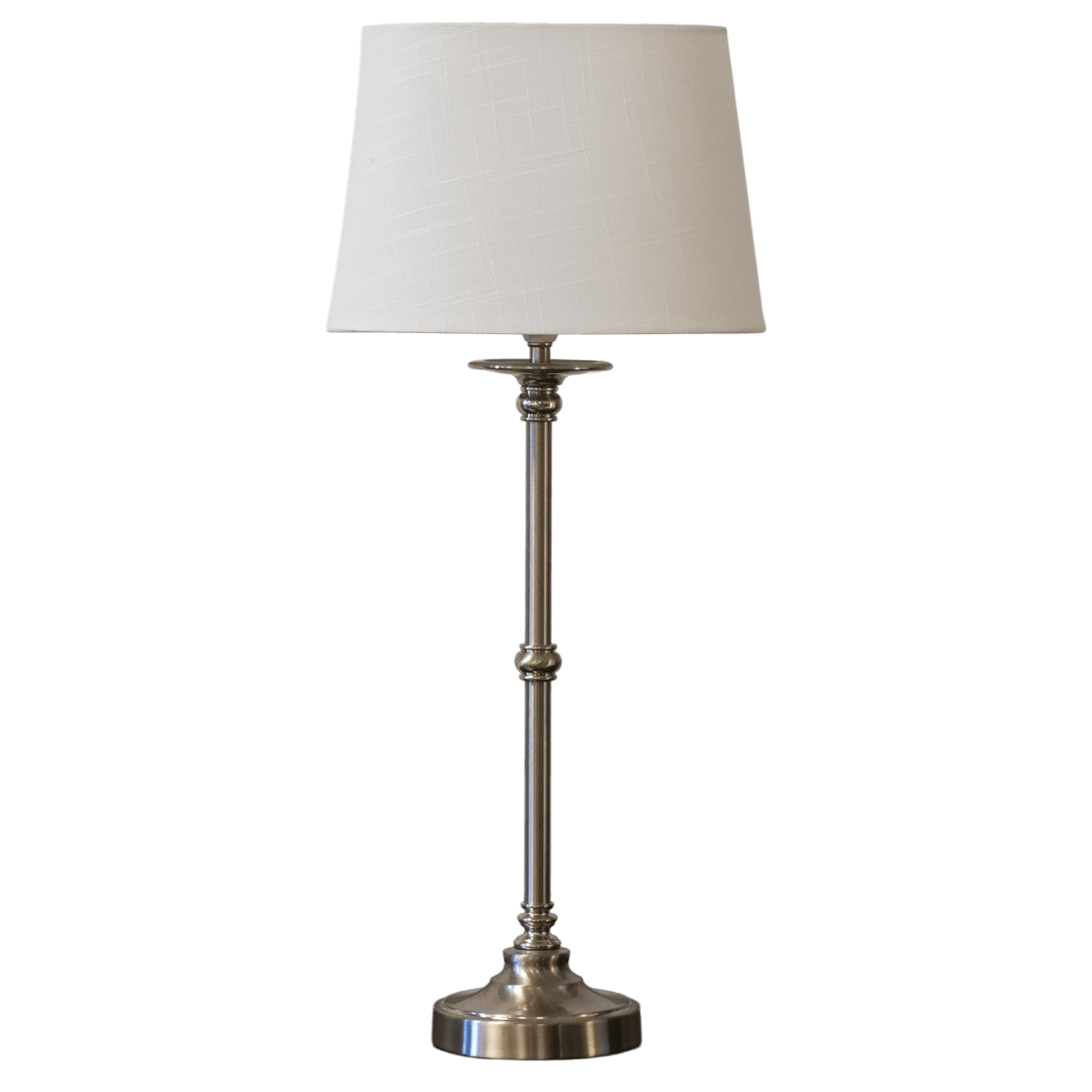Axel 60cm Zilver/gebroken wit tafellamp Van Lampan - De ovale kap van gebroken wit textiel vormt een mooie aanvulling op de lampvoet en zorgt voor een zacht en aangenaam licht.