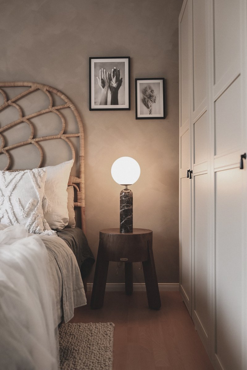 Torrano 53cm Bruin marmer tafellamp Van Globen Lighting - Steen is een natuurlijk materiaal, de kleur en tinten van het marmer variëren en creëren een uniek patroon voor elk stuk.