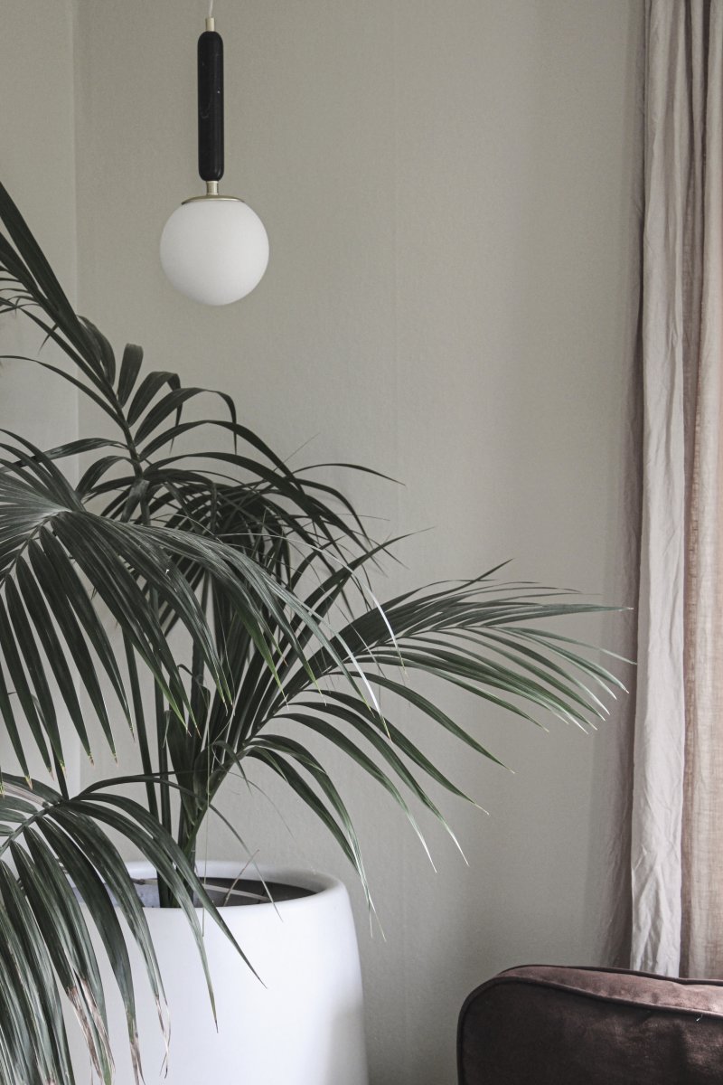 Torrano Ø15 Zwart marmer raamlamp Van Globen Lighting - Steen is een natuurlijk materiaal, de kleur en tinten van het marmer variëren en creëren een uniek patroon voor elk stuk.