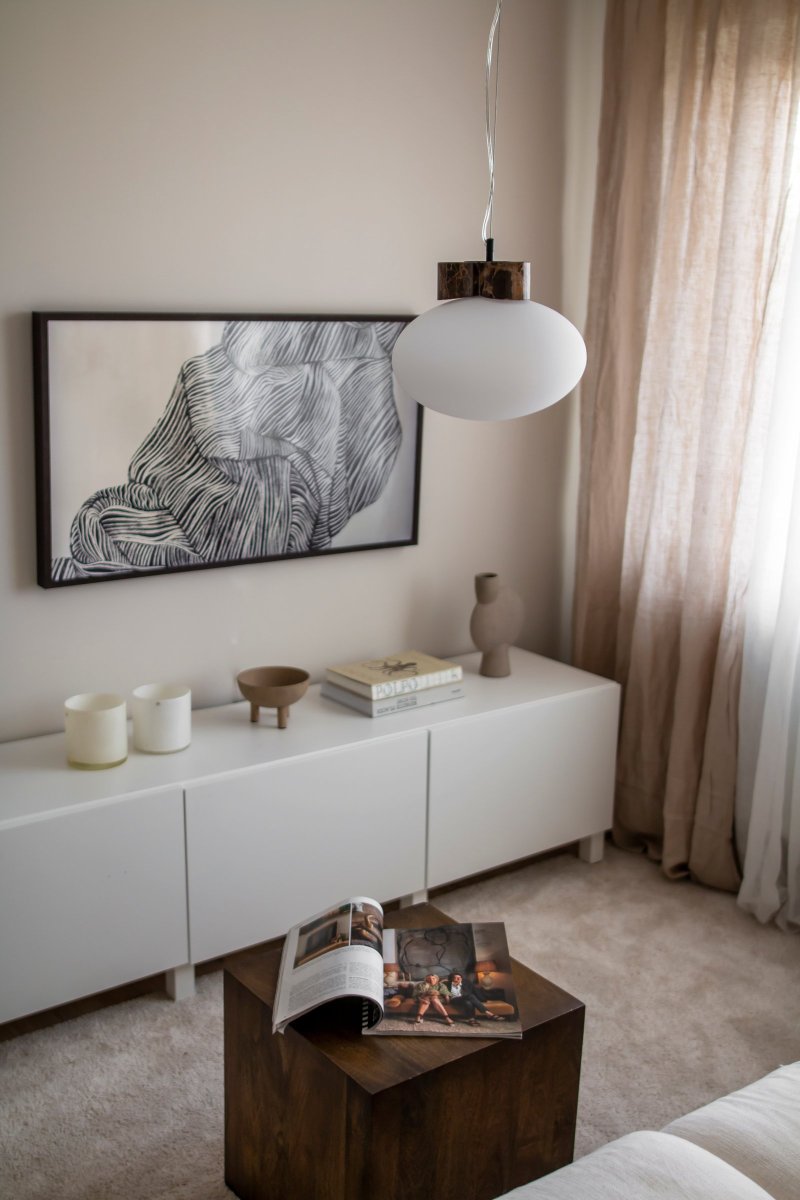 Mammut Ø30 Bruin hanglamp Van Globen Lighting - Mammut is een exclusieve en speelse plafondlamp met een kort bovenstuk van steen en een grote glazen kap.