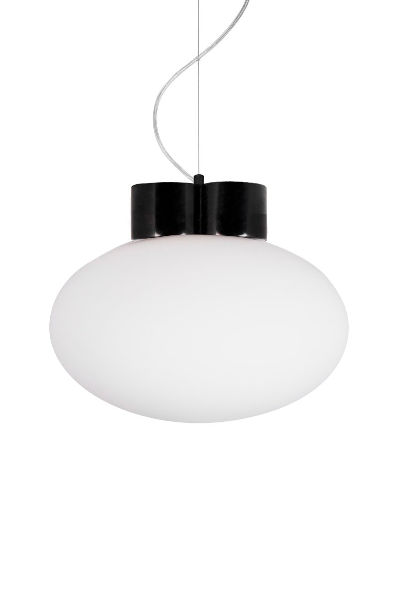 Mammut Ø30 Zwart hanglamp Van Globen Lighting - Mammut is een exclusieve en speelse plafondlamp met een kort bovenstuk van steen en een grote glazen kap.