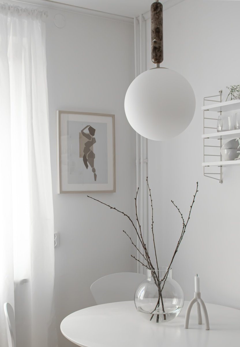 Torrano Ø30 Bruin marmer hanglamp Van Globen Lighting - Steen is een natuurlijk materiaal, de kleur en de tinten van het marmer vari&euml;ren en cre&euml;ren een uniek patroon voor elk stuk.