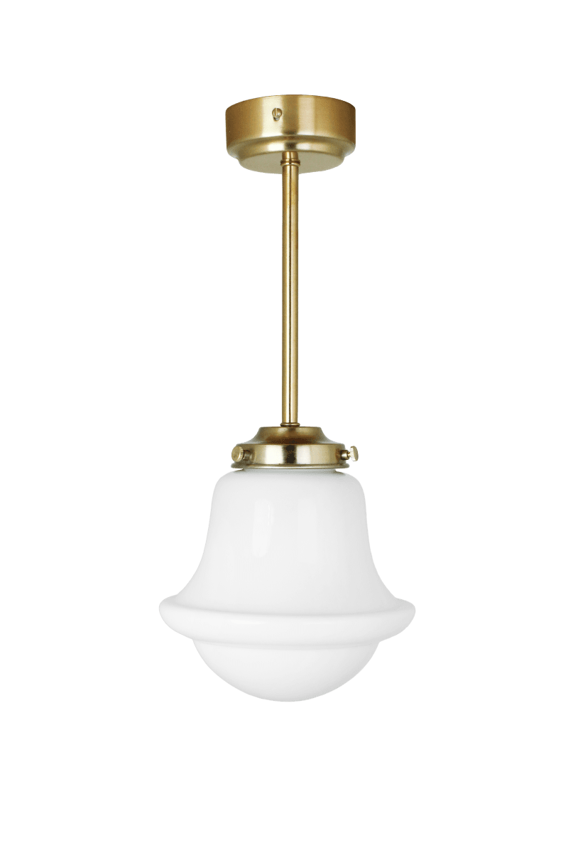 Sture Ø20 Wit/messing plafondlamp Van Strömshaga - De Sture plafondlamp heeft een klassieke en tijdloze uitstraling met duidelijke invloeden uit de designstijl van de eeuwwisseling.