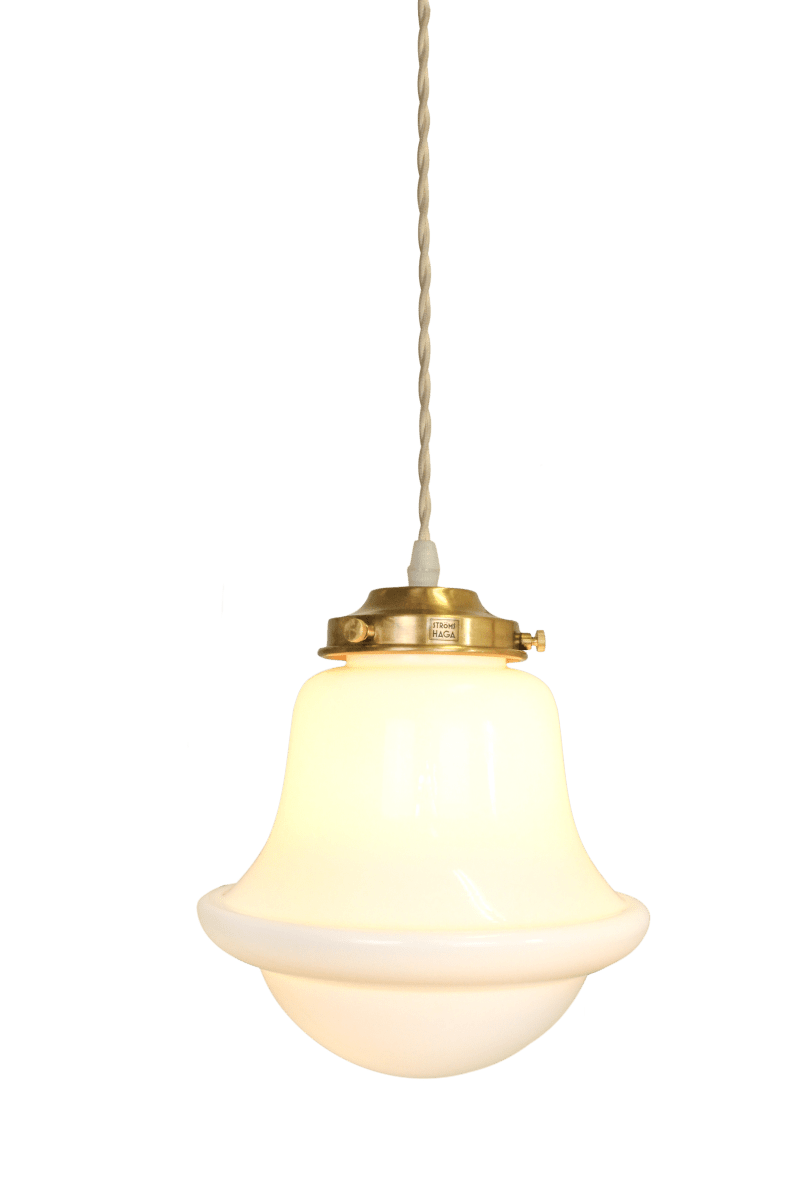 Sture Ø20 Wit hanglamp Van Strömshaga - Het opaalglas verspreidt een zacht en aangenaam licht over een groter oppervlak en cre&euml;ert een gezellige sfeer in de kamer.