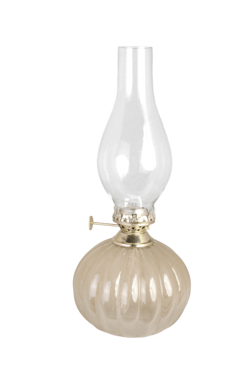  Olga Beige Van Strömshaga - De ronde lampvoet van beige glas heeft een geribbelde structuur die de lamp extra karakter geeft en mooi combineert met de brander in antiek messing.