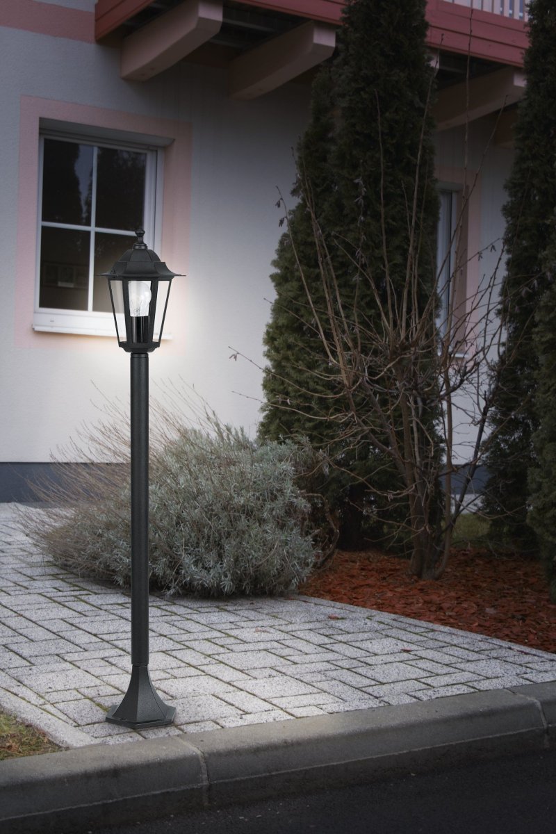 Laterna 100cm Zwart lichtpaaltjes Van Eglo - Het heldere glas zorgt voor een aangenaam licht en accentueert de lichtbron op stijlvolle wijze.