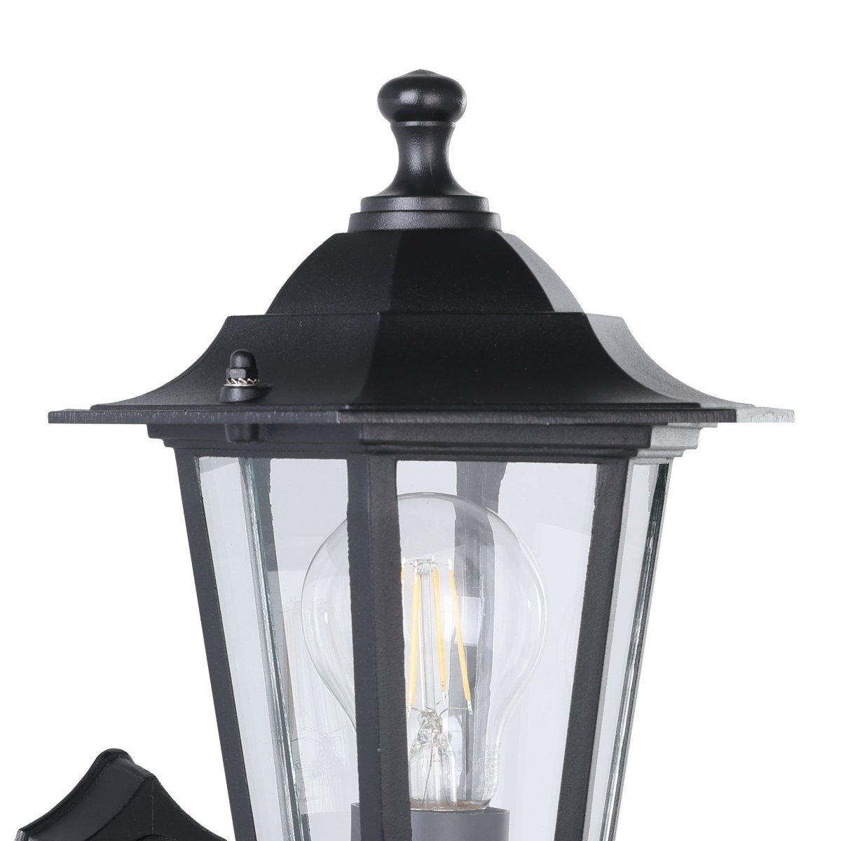 Laterna Zwart buitenlamp Van Eglo - Het heldere glas laat de lichtbron zien en verspreidt een aangenaam en sfeervol licht.