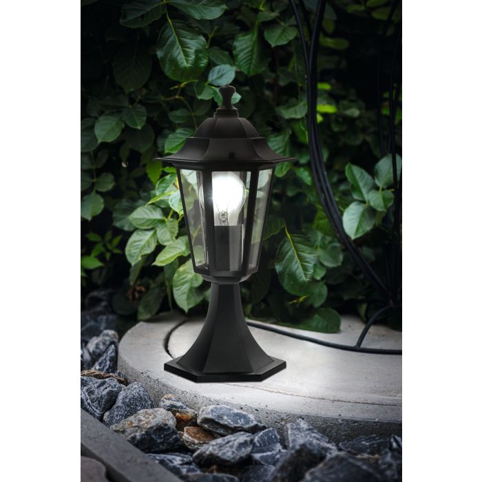 Laterna 38cm Zwart Van Eglo - Gemaakt van robuust materiaal en voorzien van helder glas voor een optimale lichtverdeling, zorgt het voor een warm, uitnodigend licht bij entrees, tuinen en opritten.
