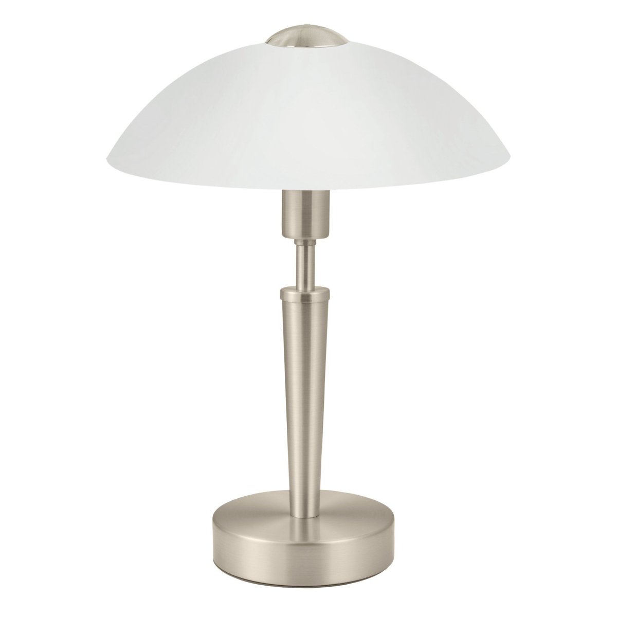 Solo 35cm Nikkel tafellamp Van Eglo - De lamp is gemaakt van metaal met een elegante matte nikkelafwerking en heeft een satijnglazen kap die een zacht en aangenaam licht verspreidt.