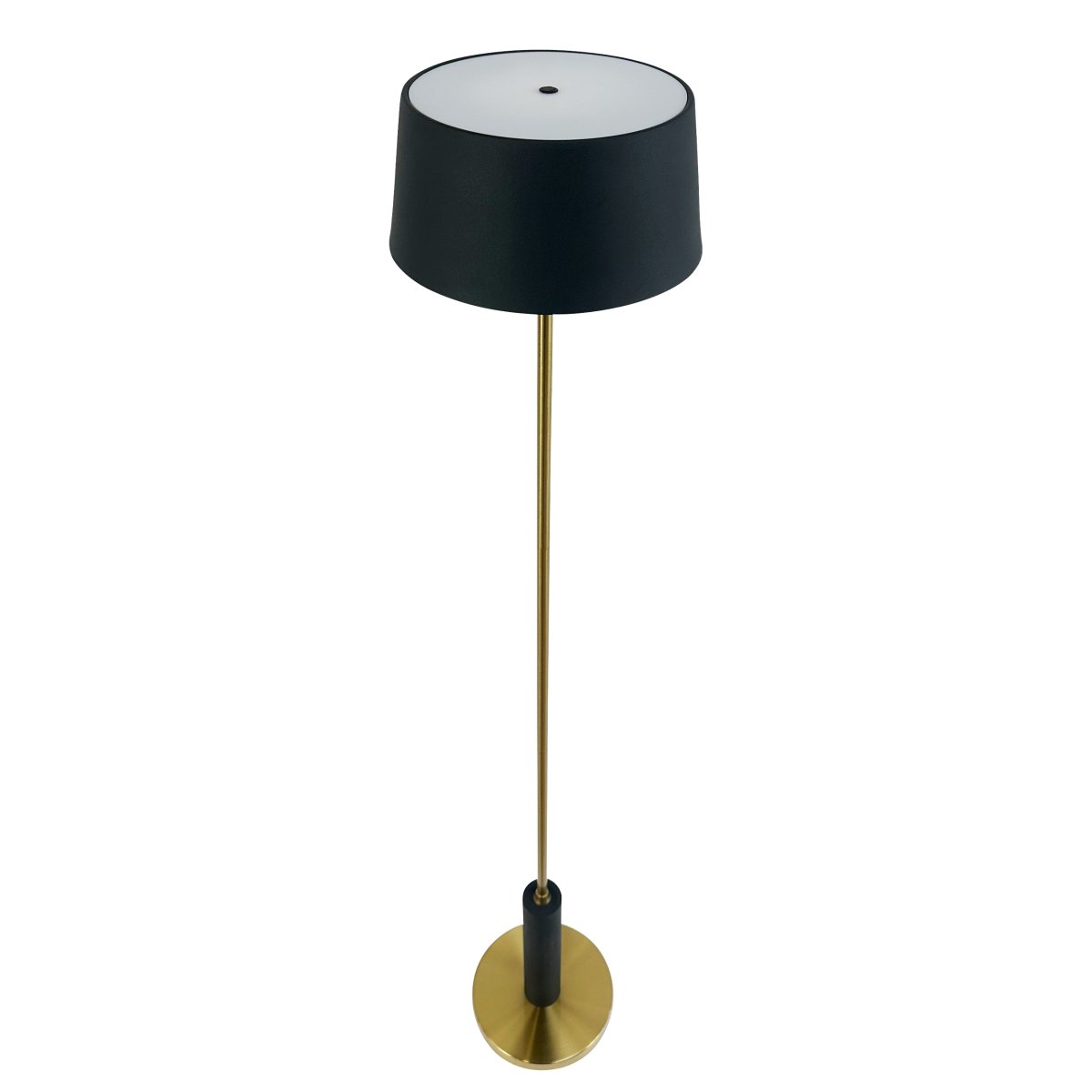 Yoyo LED 125cm Messing Draagbare Van Dyberg Larsen - Med en bas och stomme i m&auml;ssings, kombinerat med en sk&auml;rm i borstad svart metall, blir Yoyo en elegant inredningsdetalj.