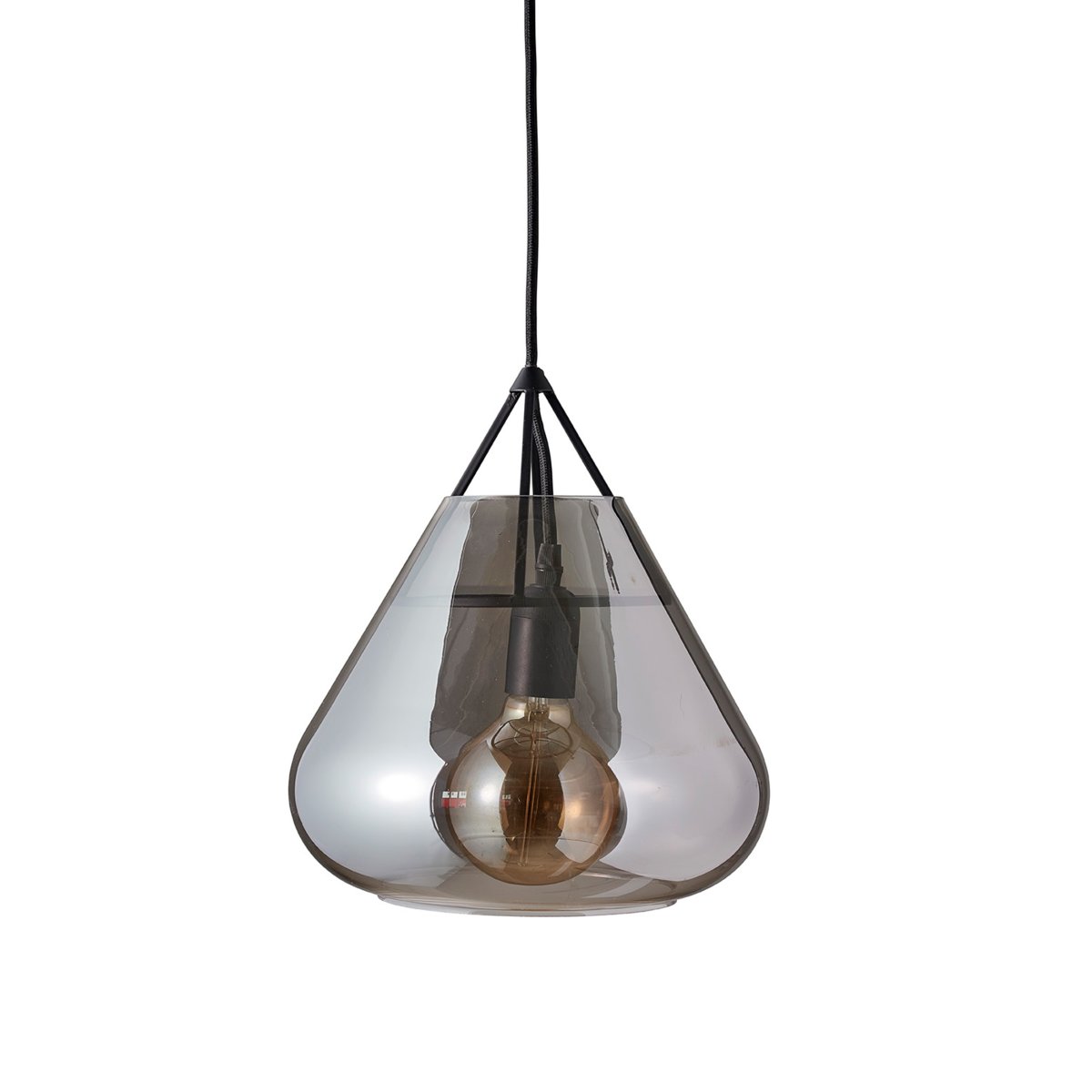 Volta Ø26 Zwart hanglamp Van Dyberg Larsen - Dankzij de ronde vorm vormt Volta een natuurlijk middelpunt in huis, terwijl het minimalistische exterieur en het rokerige interieur een moderne en charismatische uitstraling creëren.