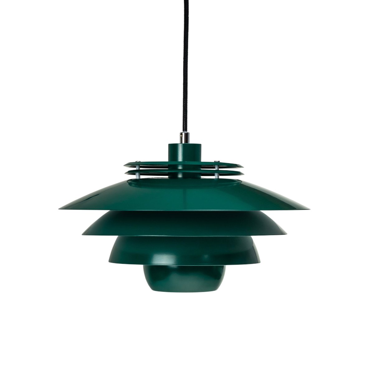 Ejka Ø38 Donkergroen hanglamp Van Dyberg Larsen - Met zijn elegante groene metalen kap en het populaire Scandinavische design is de lamp tijdloos en past hij in elk interieur.