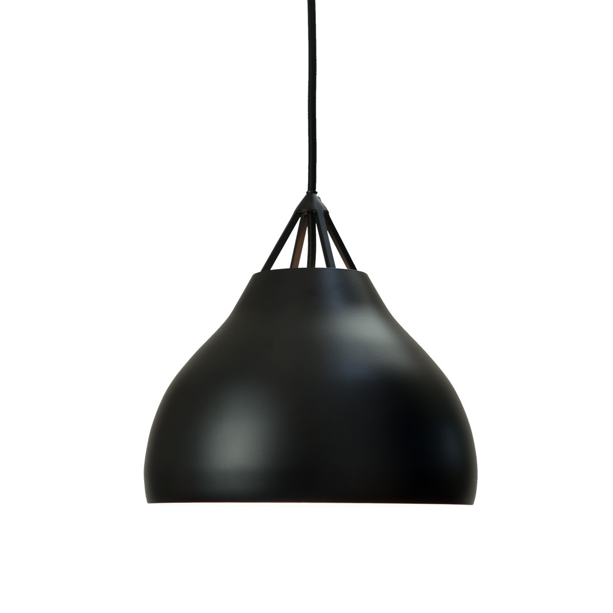 Pyra Ø30 Zwart hanglamp Van Dyberg Larsen - Als de lamp aan staat, verspreidt hij een prachtig licht, ideaal om de hele kamer te verlichten of een gezellige sfeer te cre&euml;ren in een hoekje van de woonkamer.