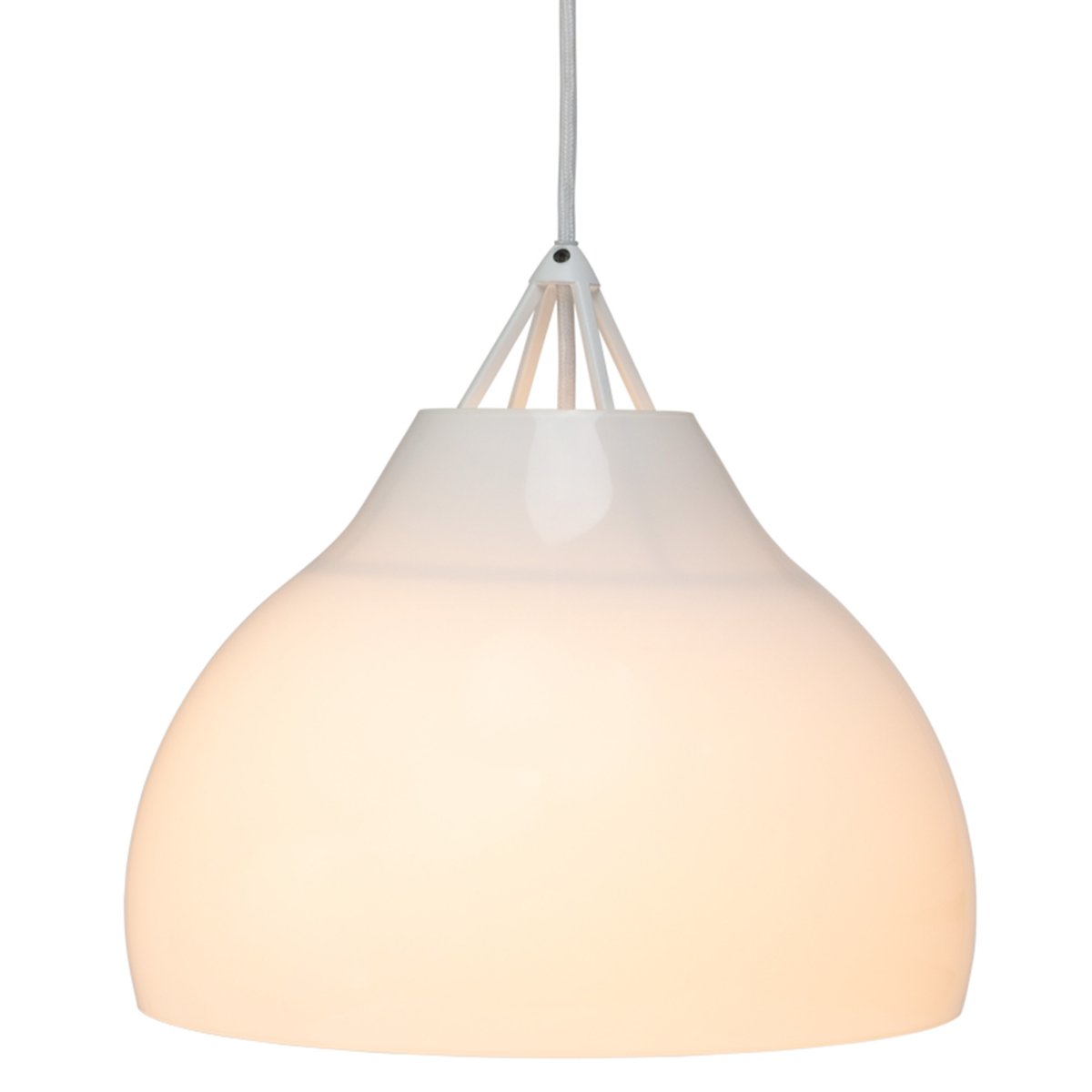 Pyra Ø30 Wit hanglamp Van Dyberg Larsen - Als de lamp aan staat, verspreidt hij een prachtig licht, ideaal om de hele kamer te verlichten of een gezellige sfeer te creëren in een hoekje van de woonkamer.