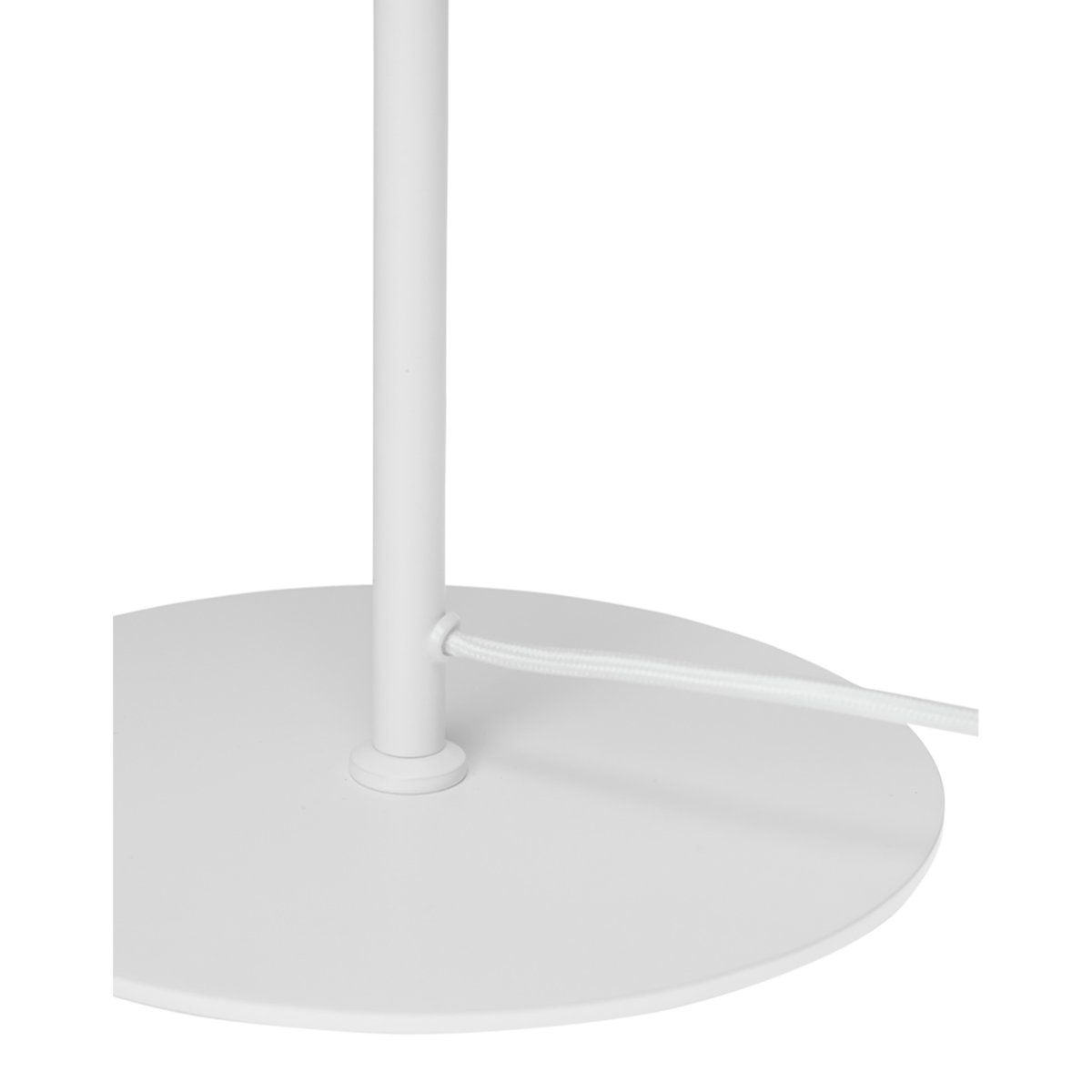 Pyra 60cm Wit tafellamp Van Dyberg Larsen - De Pyra tafellamp in prachtig mat wit heeft een klassieke, Scandinavische stijl met een groot en elegant design dat een sfeervol licht verspreidt.
