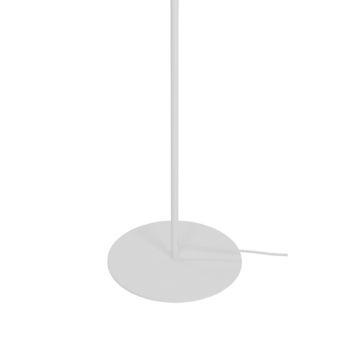 Pyra Wit vloerlamp Van Dyberg Larsen - De Pyra vloerlamp in prachtig mat wit heeft een klassiek, Scandinavisch design met een grote en elegante vorm die een zacht en sfeervol licht verspreidt.