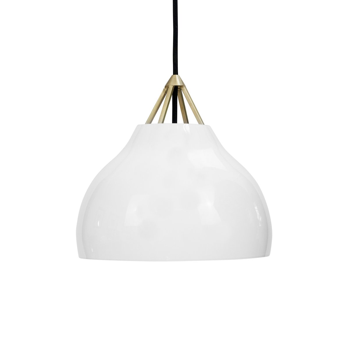Pyra Ø30 Messing hanglamp Van Dyberg Larsen - Pyra verspreidt een zacht en sfeervol licht dat de hele kamer kan verlichten of een gezellige sfeer boven de eettafel kan creëren.