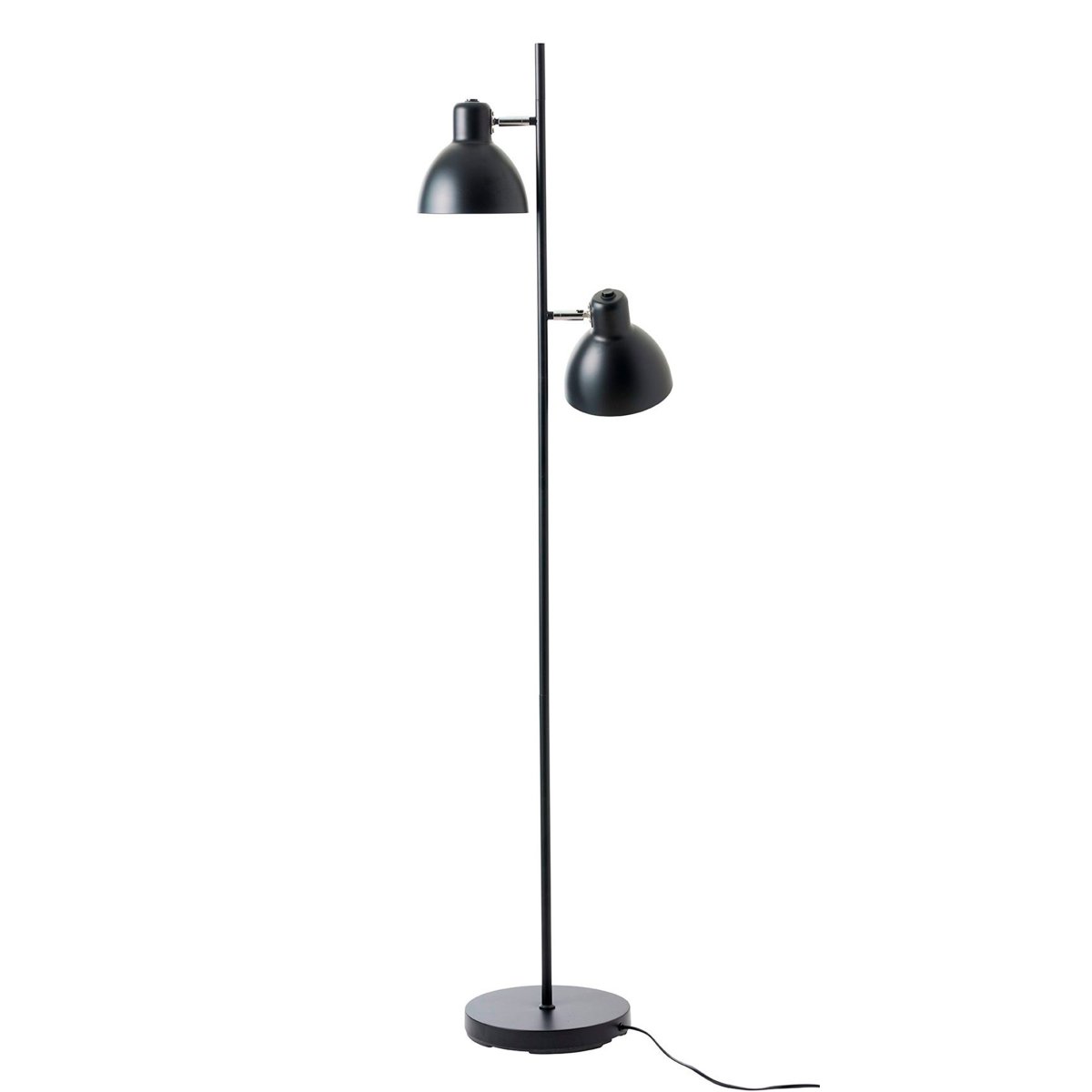 Skagen 2 Zwart vloerlamp Van Dyberg Larsen - Dyberg Larsen heeft een nieuwe staande lamp in de Skagen-serie ontwikkeld, ditmaal met twee lampenkappen voor een nog betere lichtopbrengst.