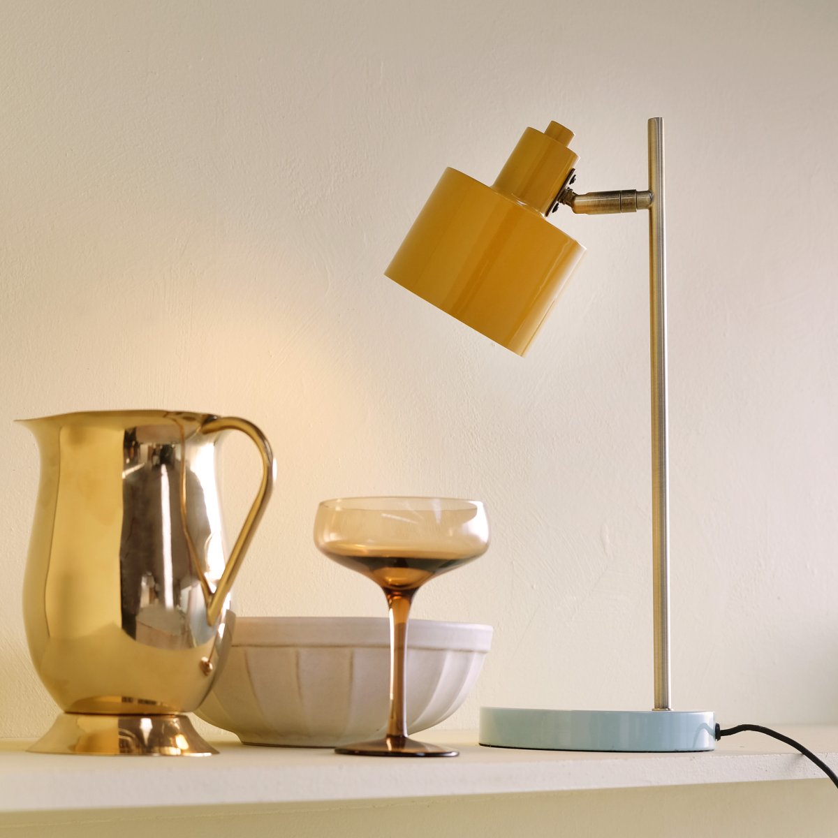 Ocean 43cm Veelkleurig bureaulamp Van Dyberg Larsen - Hierdoor is de lamp ideaal voor in de slaapkamer en als indirecte lichtbron in de woonkamer.