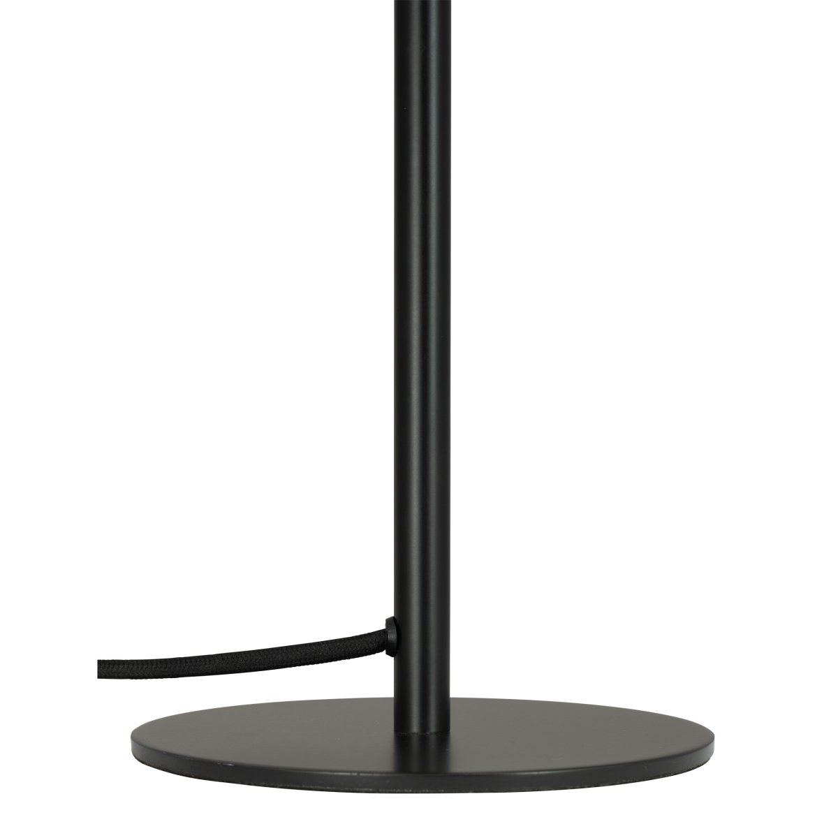 Stockholm 43cm Zwart tafellamp Van Dyberg Larsen - De lamp verspreidt een zacht en aangenaam licht dat een aangename sfeer cre&euml;ert, ongeacht of deze op het bureau, het nachtkastje of in de woonkamer wordt geplaatst.