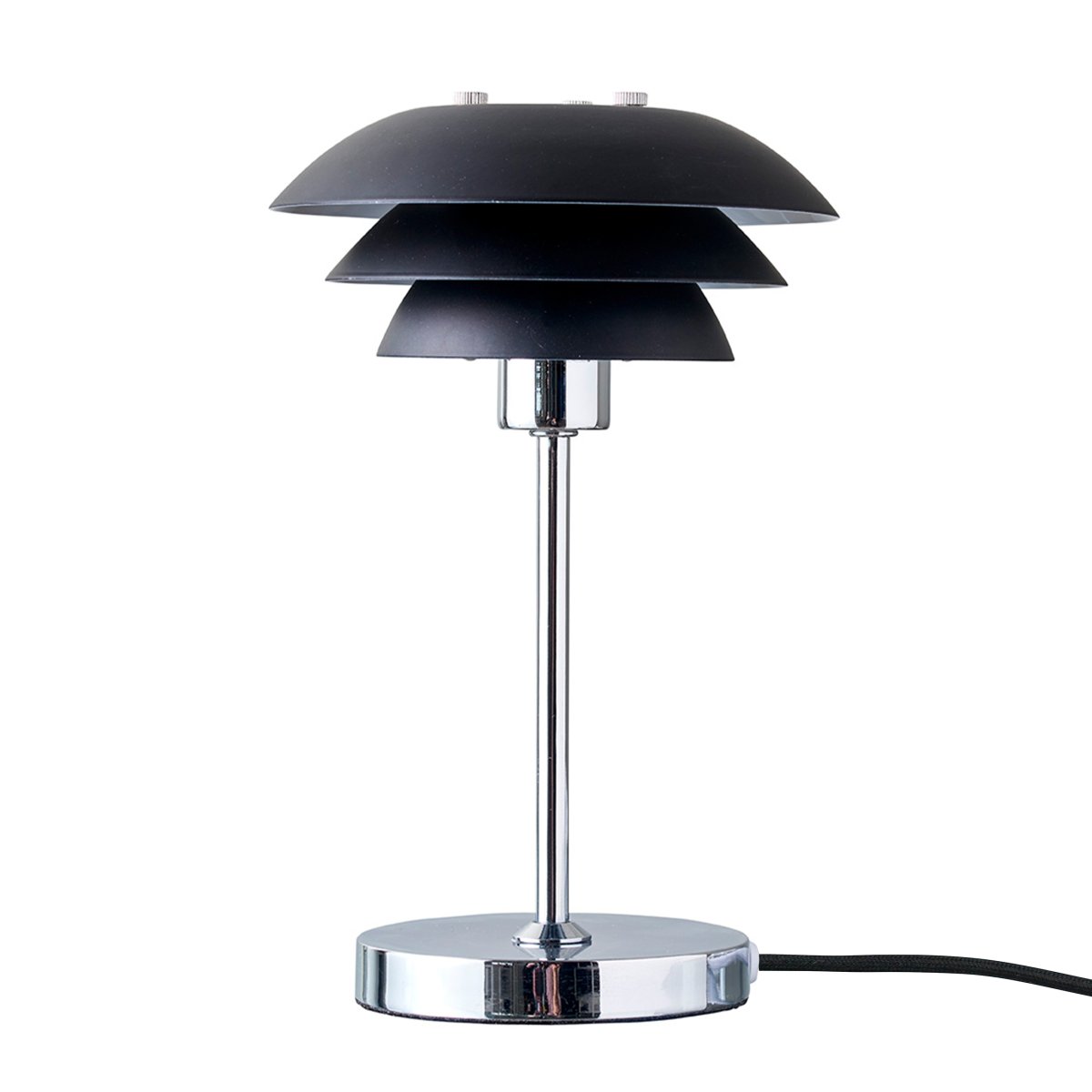 DL16 25cm Zwart tafellamp Van Dyberg Larsen - De DL16 tafellamp is een stijlvolle en compacte lamp, perfect voor een boekenplank of kleine kamer.