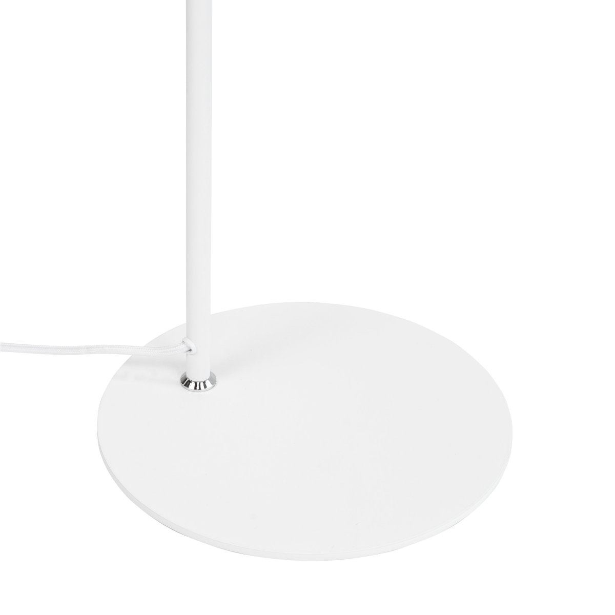 Cale Wit vloerlamp Van Dyberg Larsen - Een lamp die esthetiek en functionaliteit combineert voor een aangename sfeer in uw huis.