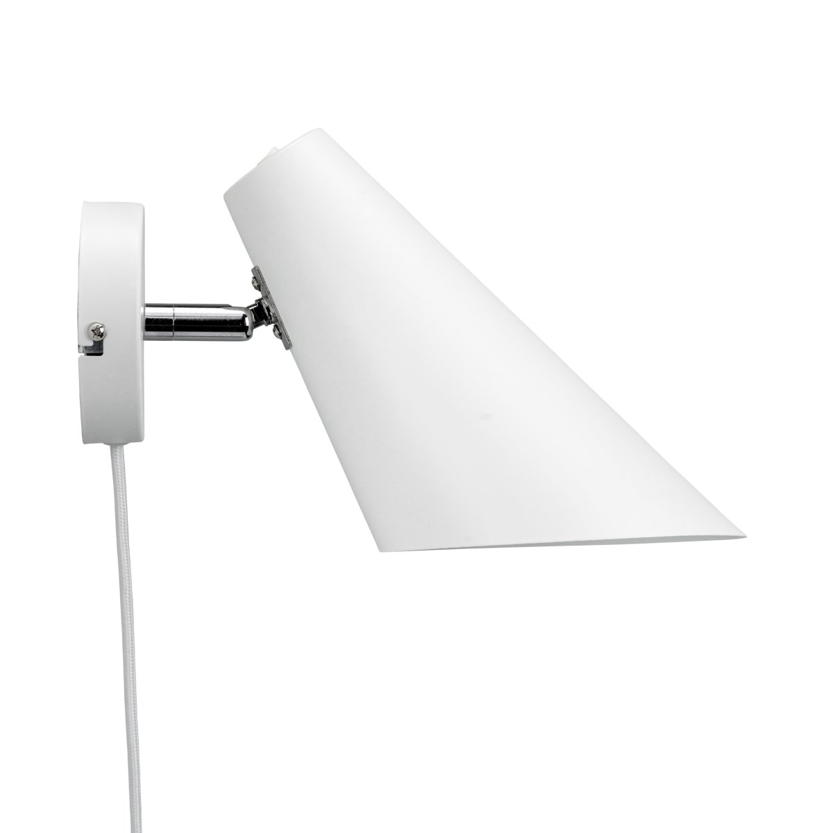 Cale 25cm Wit wandlamp Van Dyberg Larsen - De lamp is verkrijgbaar in matzwarte en witte metalen afwerkingen en de lampenkop kan vrij worden gedraaid voor optimale verlichting.