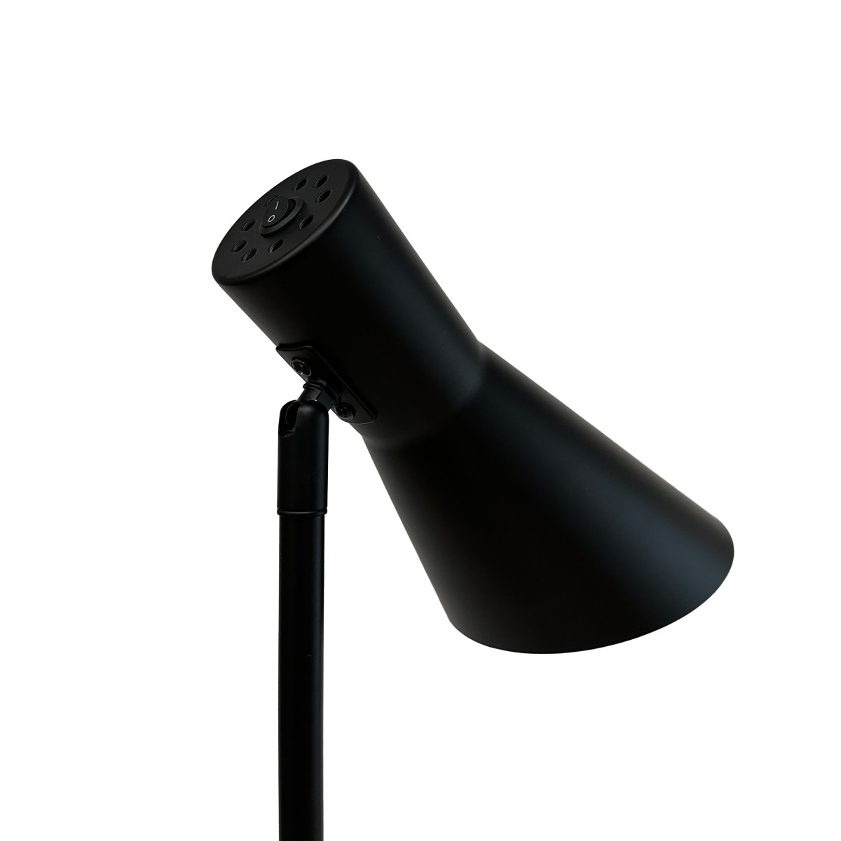 Denver Zwart vloerlamp Van Dyberg Larsen - Denver is een stijlvolle verlichtingscollectie van Dyberg Larsen, ontworpen voor wie op zoek is naar een eenvoudige lamp met een klassieke uitstraling.
