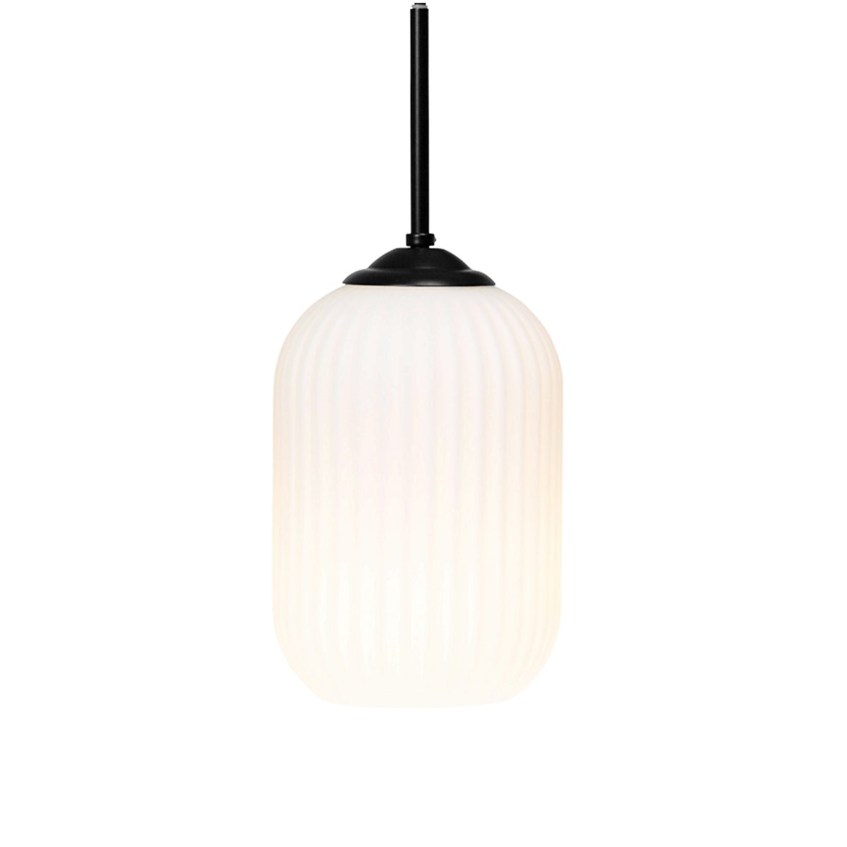 Riflet Ø14 Zwart hanglamp Van Dyberg Larsen - Met deze klassieke lampen zijn de mogelijkheden legio &ndash; Combineer bijvoorbeeld twee verschillende formaten boven de eettafel of in een hoek voor een unieke look.