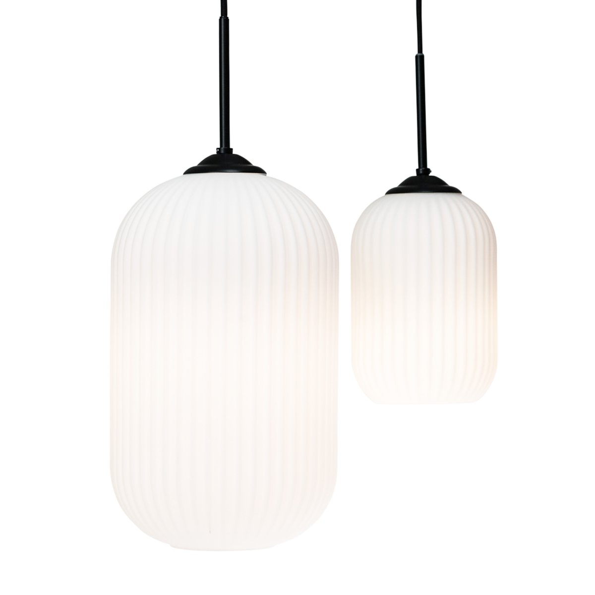 Riflet Ø14 Zwart hanglamp Van Dyberg Larsen - Met deze klassieke lampen zijn de mogelijkheden legio &ndash; Combineer bijvoorbeeld twee verschillende formaten boven de eettafel of in een hoek voor een unieke look.