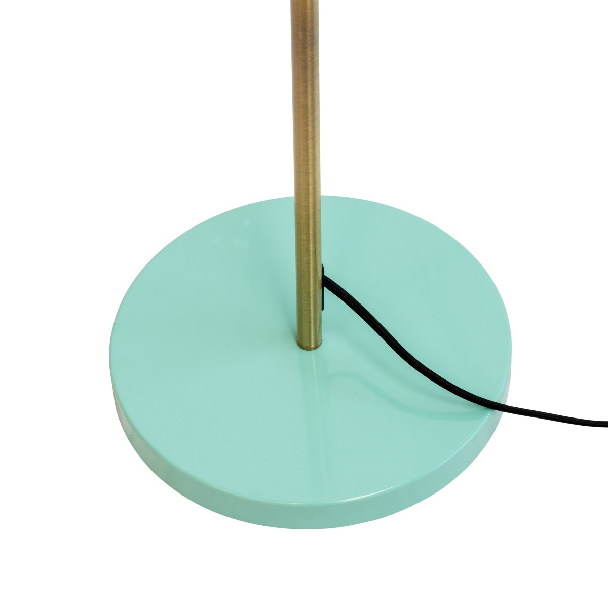 Ocean Veelkleurig vloerlamp Van Dyberg Larsen - De Ocean vloerlamp in de kleuren Curry/Brass/Turquoise heeft een metalen constructie, kan omhoog en omlaag worden gekanteld en wordt geleverd met een voetschakelaar op de voet.
