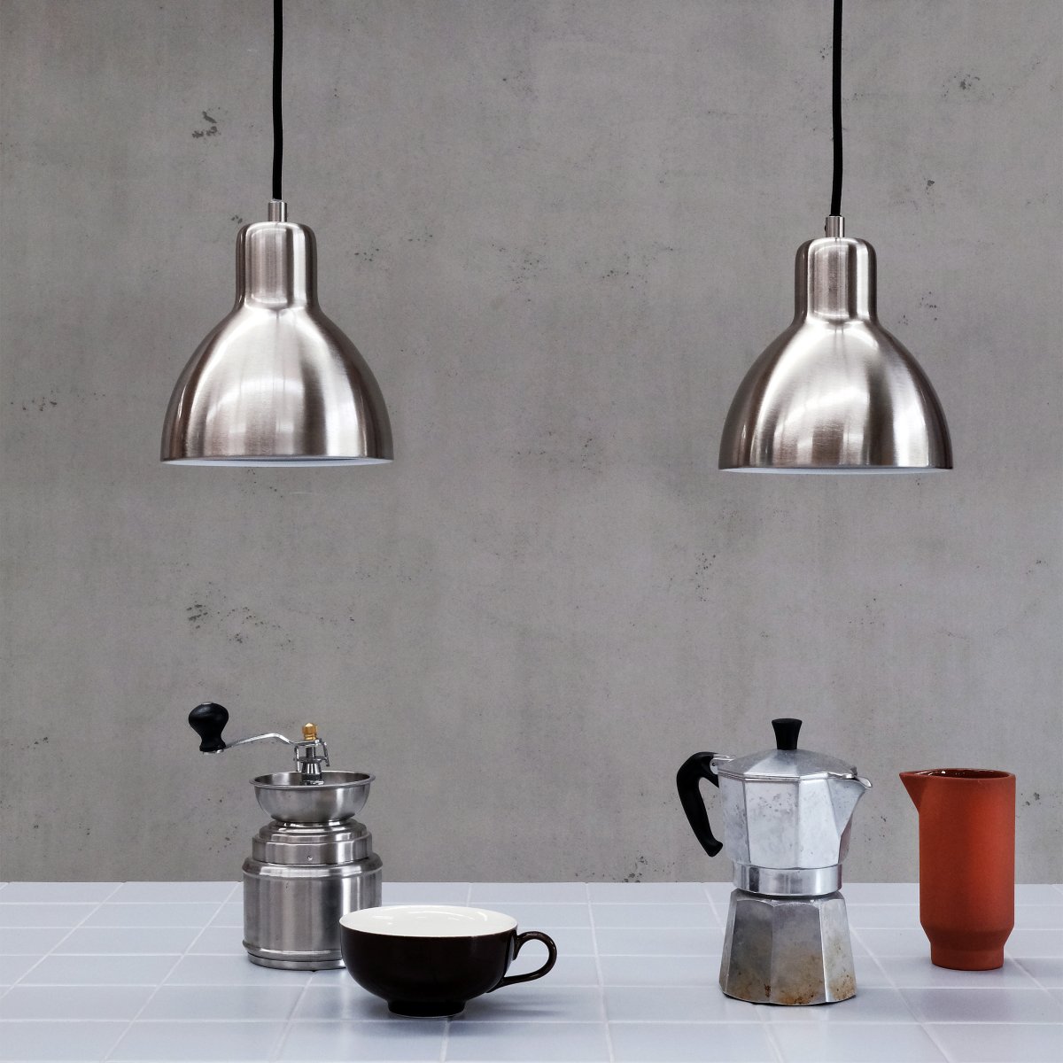Skagen Ø16 Geborsteld staal hanglamp Van Dyberg Larsen - De heldere en minimalistische witte kleur maakt hem toepasbaar in elke kamer.