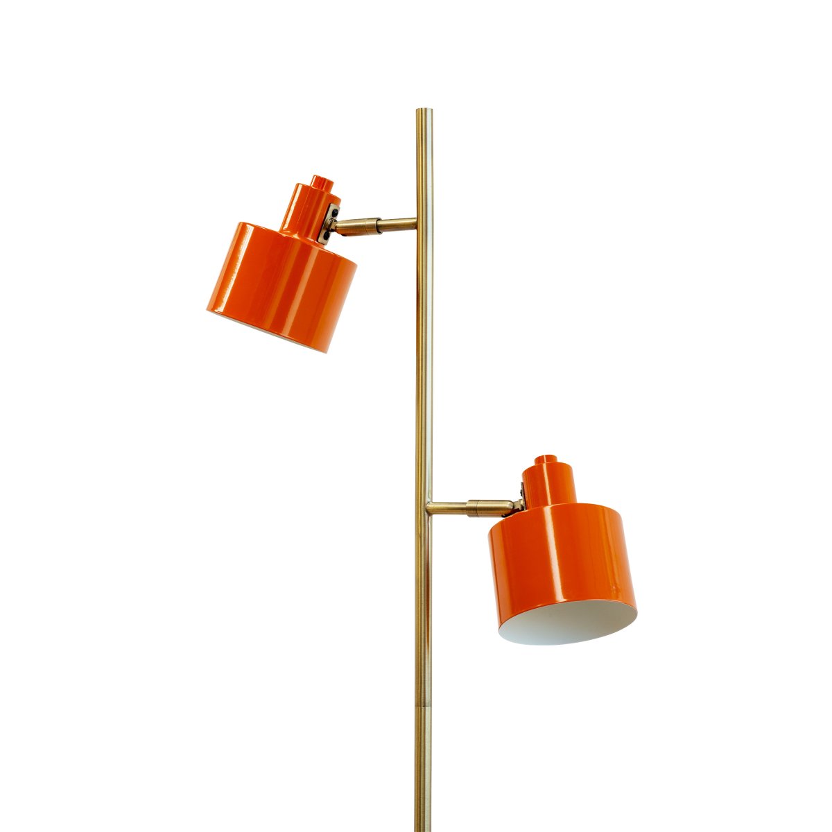 Ocean Oranje vloerlamp Van Dyberg Larsen - De Ocean vloerlamp van Dyberg Larsen is een door de jaren 50 geïnspireerde lamp met een charmant retrodesign en een modern tintje.