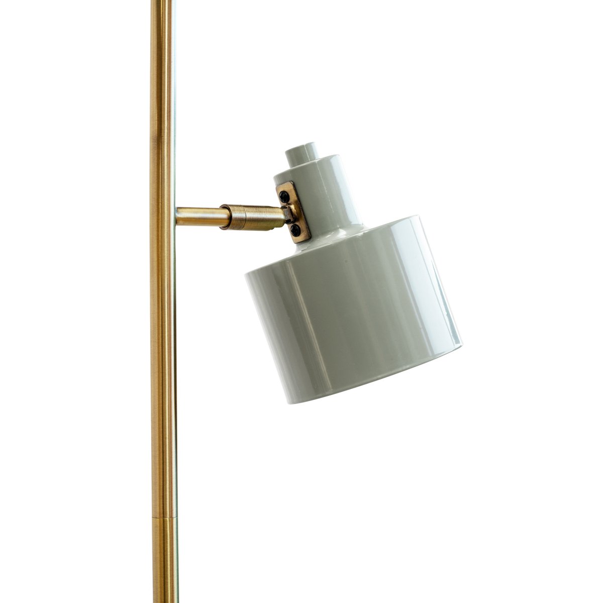 Ocean Olijf vloerlamp Van Dyberg Larsen - De Ocean vloerlamp van Dyberg Larsen is een door de jaren 50 geïnspireerde lamp met een charmant retrodesign en een modern tintje.
