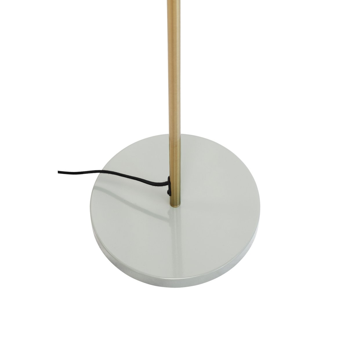 Ocean Olijf vloerlamp Van Dyberg Larsen - De Ocean vloerlamp van Dyberg Larsen is een door de jaren 50 geïnspireerde lamp met een charmant retrodesign en een modern tintje.