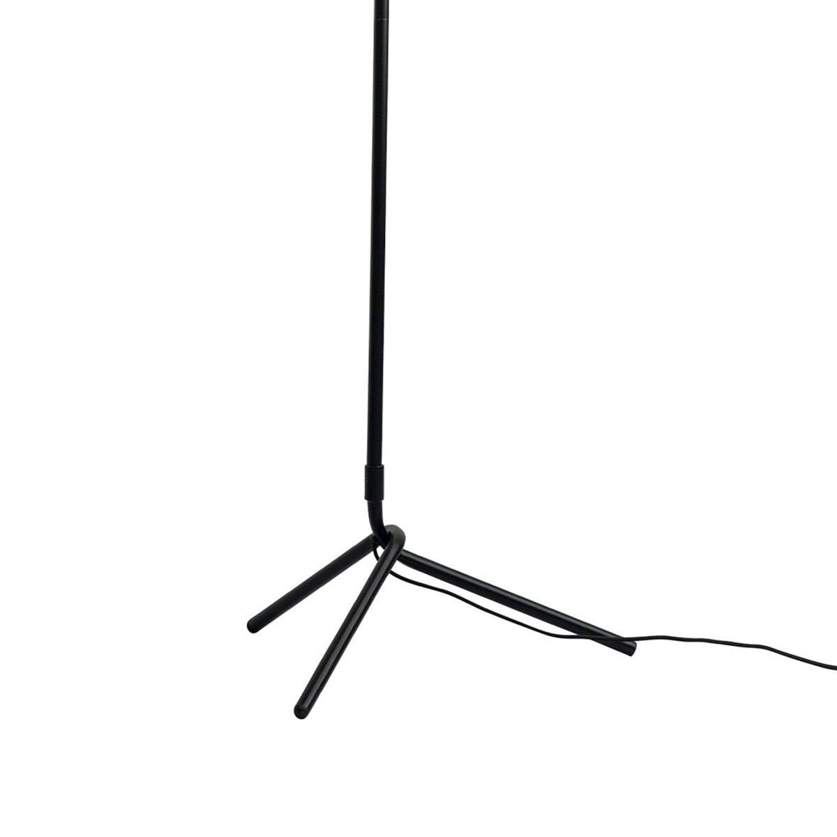 Tokyo Zwart vloerlamp Van Dyberg Larsen - Tokyo is een lampenserie met een geheel eigen design.