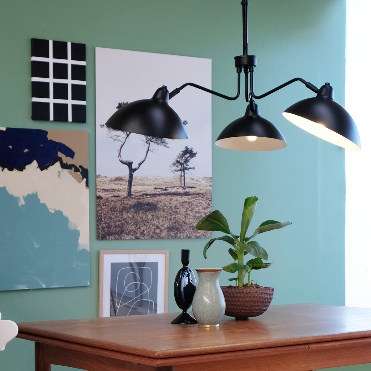 Futura Ø95 Matzwart hanglamp Van Dyberg Larsen - De Futura kroonluchter is een verfijnde keuze die stijl en luxe toevoegt aan uw huis en onderdeel is van de populaire Futura serie van Dyberg Larsen.